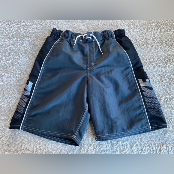 Nike: Athletic Shorts - Picture 4 of 13